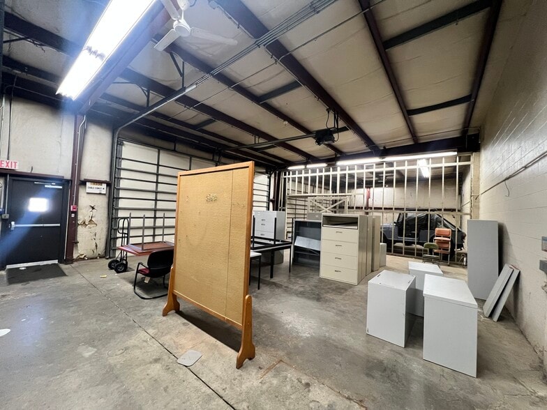 More Photos Of 160 Unionville Rd, Butler Light Distribution For Sale