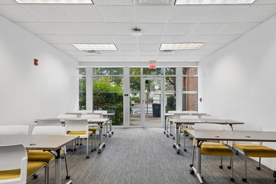 More Photos Of 276 East Bay St, Charleston Storefront Retail Office For Lease