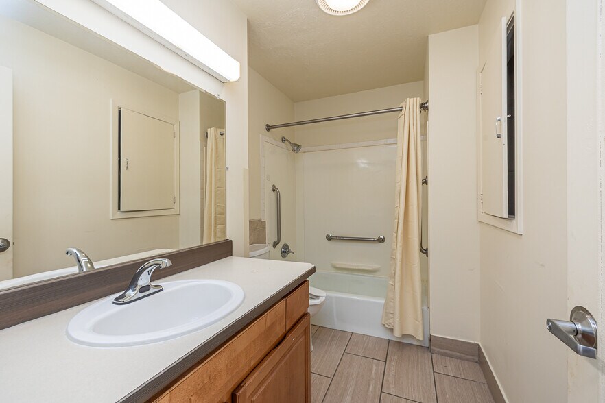 More Photos Of 7997 Wesley Dr, Strongsville Apartments For Sale