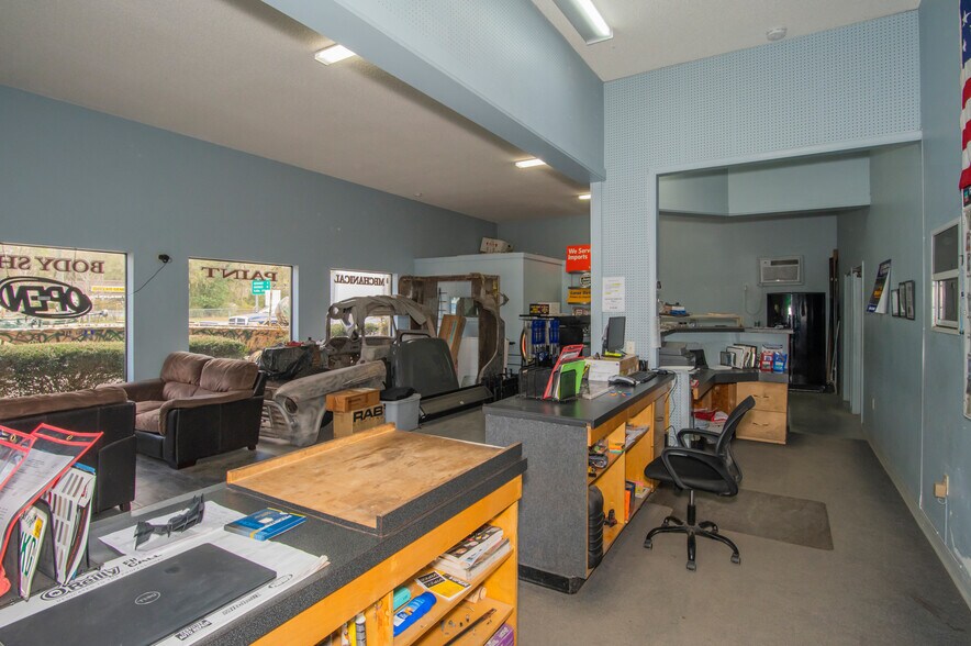 More Photos Of 982 E Hartshorn Ln, Holder Auto Repair For Sale