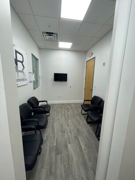 More Photos Of 10450 NW 33rd St, Doral Office For Sale