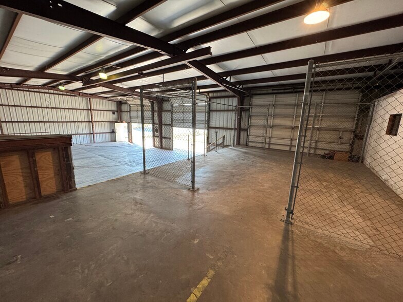 More Photos Of 1605 W 16th St, Panama City Warehouse For Sale