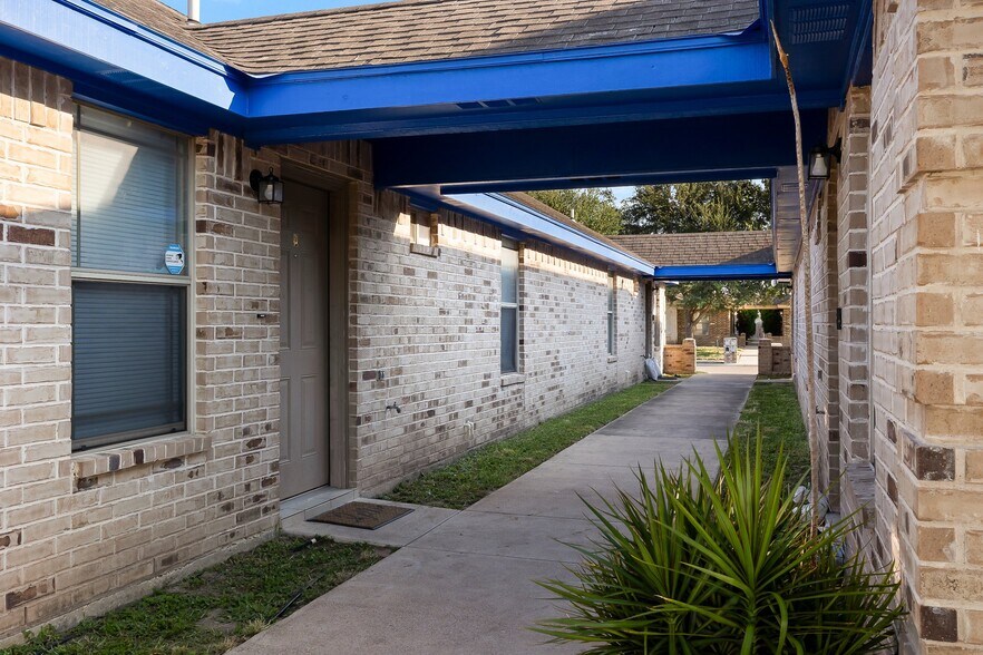 More Photos Of 3115 E Diamondhead Ave, Alton Multifamily For Sale