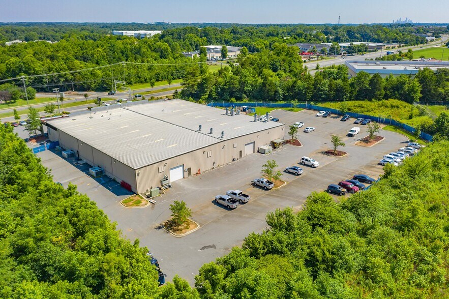 More Photos Of 10421 S Tryon St, Charlotte Auto Repair For Sale