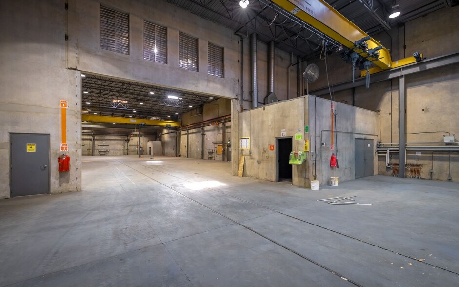 More Photos Of 5465 Production Blvd, Surrey Service For Lease