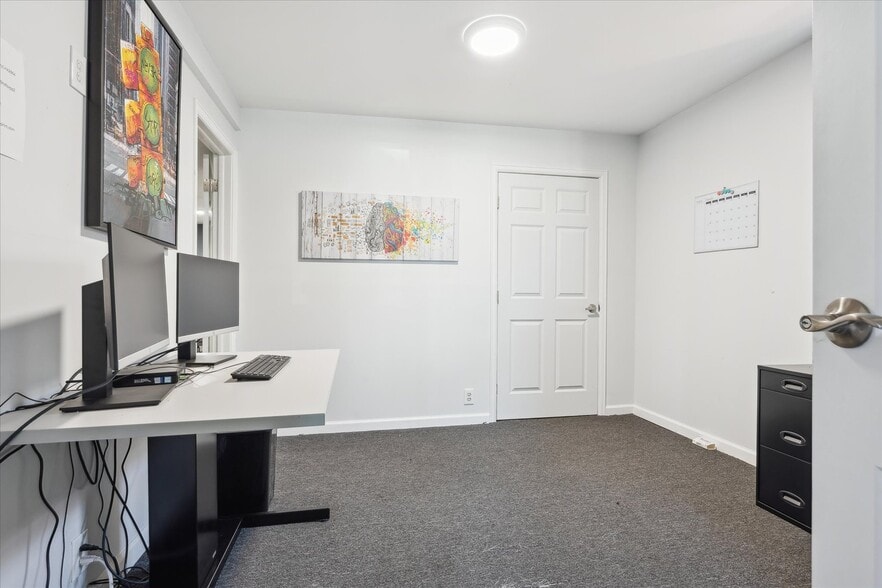 More Photos Of 1050 S Quitman St, Denver Showroom For Sale