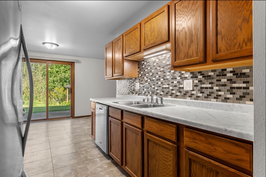 More Photos Of 910 E Cedar Ave, Manitowoc Apartments For Sale