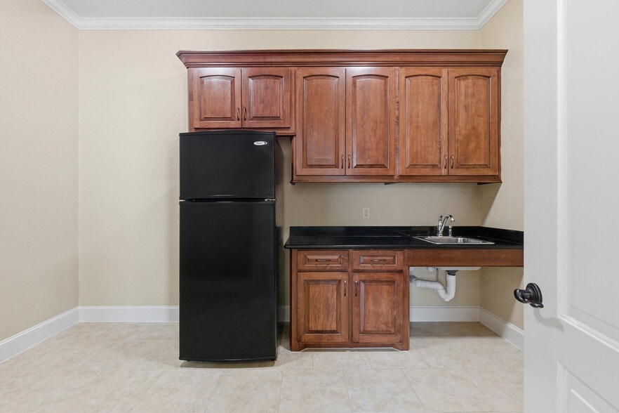 More Photos Of 11623 Spring Cypress Rd, Tomball Office For Sale