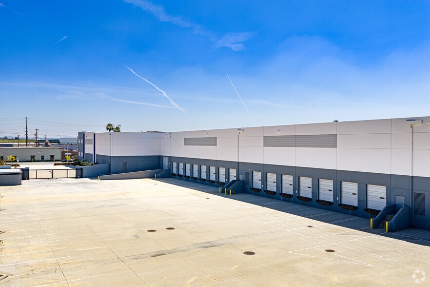 More Photos Of 415 S Motor Ave, Azusa Warehouse For Sale