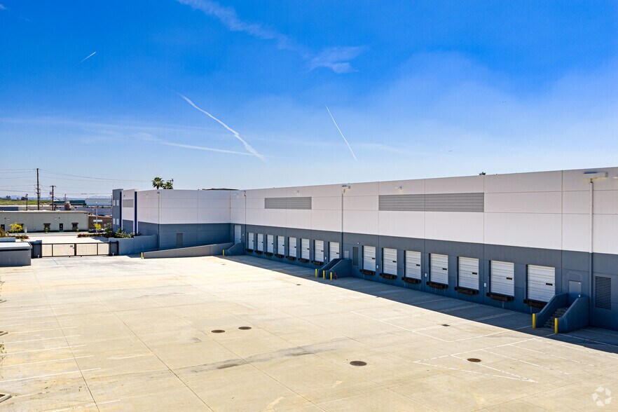 More Photos Of 415 S Motor Ave, Azusa Warehouse For Lease