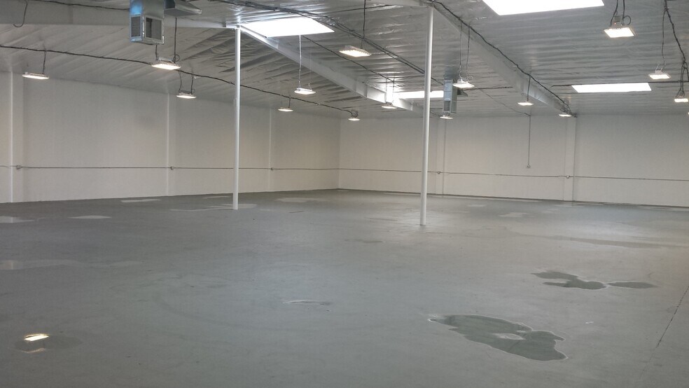 More Photos Of 8560 Tujunga Ave, Sun Valley Manufacturing For Lease