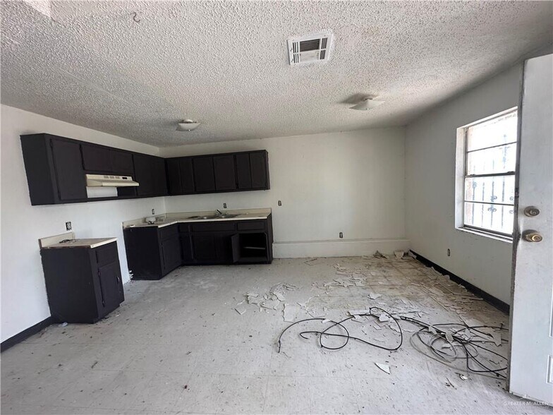 More Photos Of 3117 Spanish Palms Dr S, Mercedes Multifamily For Sale