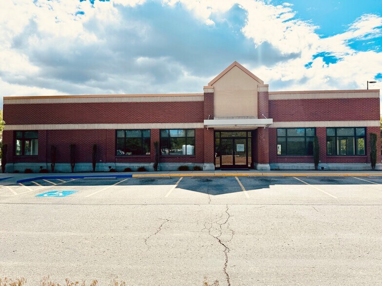 More Photos Of 6490 S Federal Way, Boise Bank For Lease