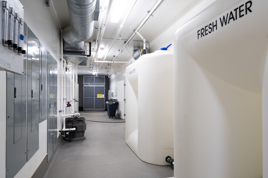 More Photos Of 19533 McLane St, Palm Springs Distribution For Sale