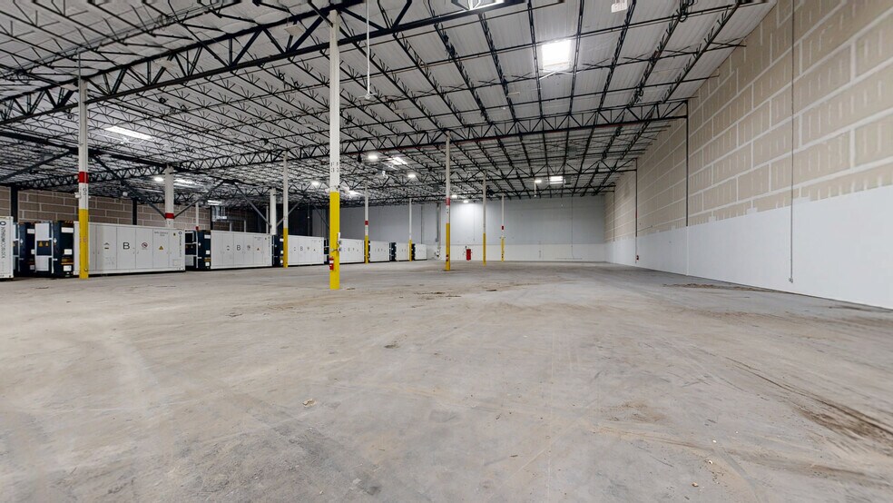 More Photos Of 9851 Fallbrook Pines Dr, Houston Warehouse For Lease