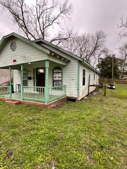 More Photos Of 609 Oak St, La Marque Warehouse For Sale