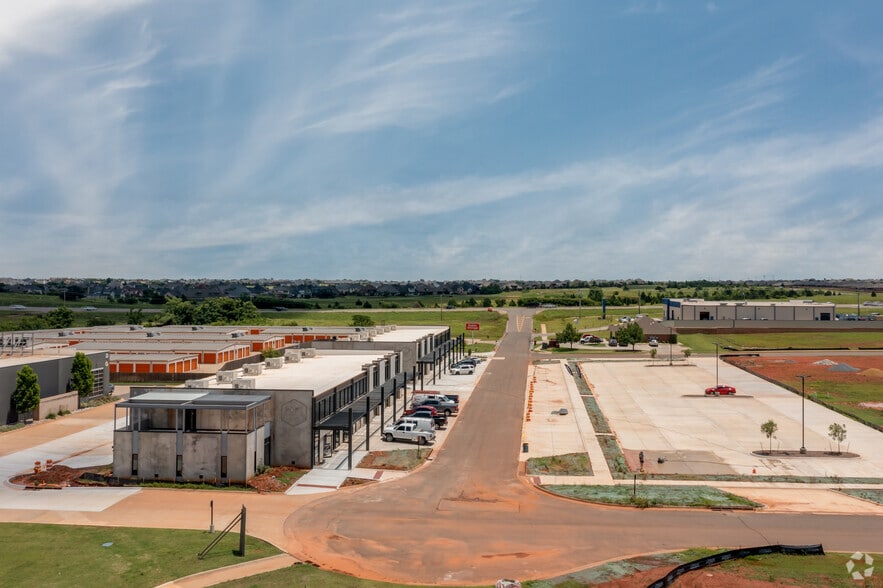 More Photos Of 3825 NW 166th St, Edmond Unknown For Lease