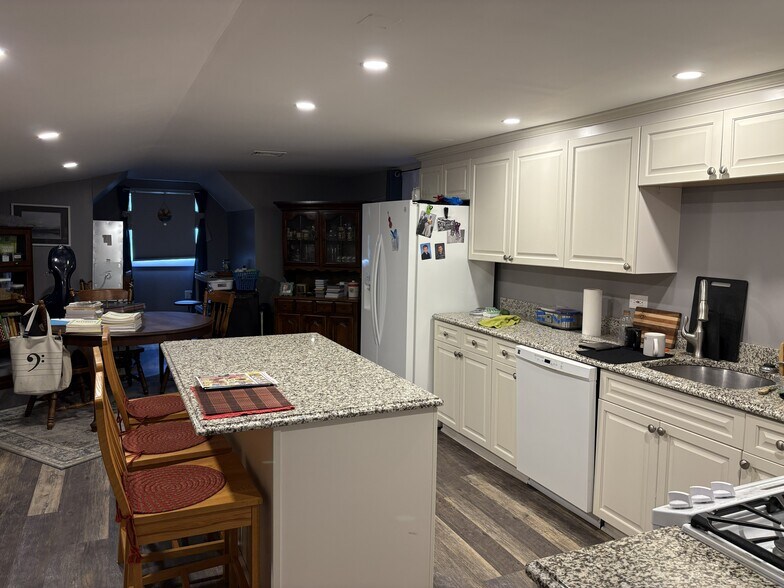 More Photos Of 589 Daniel Webster Hwy, Merrimack Office Residential For Sale