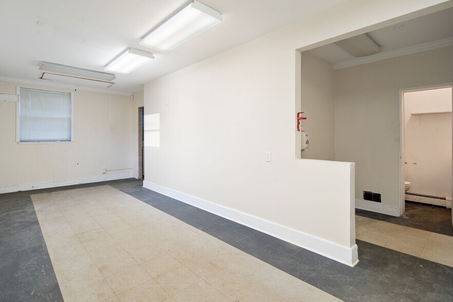 More Photos Of 76 Runyon Ave, Yonkers Industrial For Sale