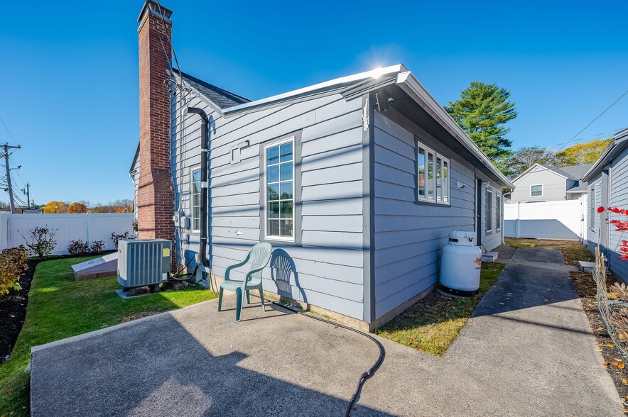 More Photos Of 112 Lafayette Rd, North Hampton General Retail For Sale