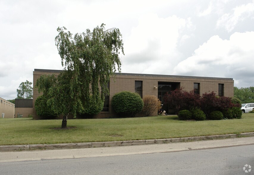 More Photos Of 1200-1240 Valley Belt Rd, Brooklyn Heights Flex For Lease