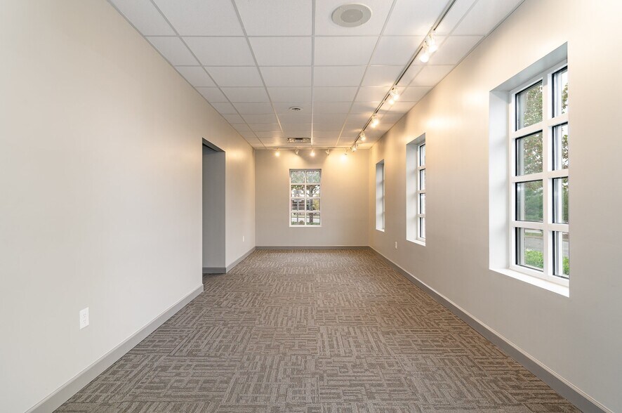 More Photos Of 1001 Merylinger Ct, Franklin Medical For Lease