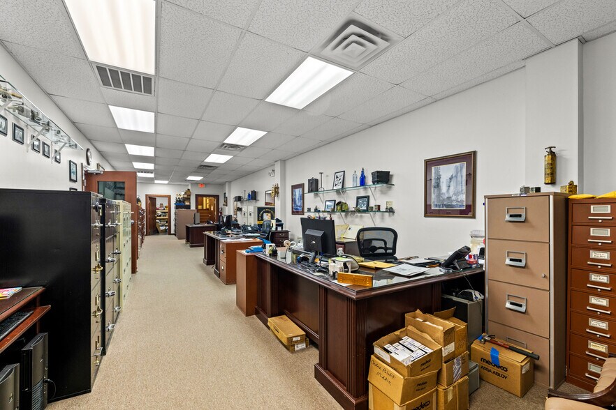 More Photos Of 622 N Central St, Knoxville General Retail For Sale