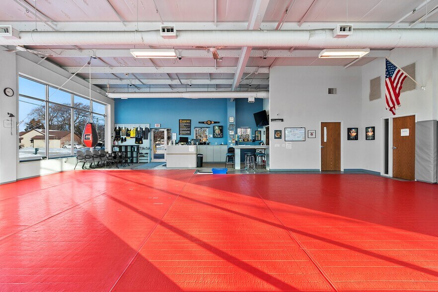 More Photos Of 3420 Dewey St, Manitowoc Freestanding For Lease