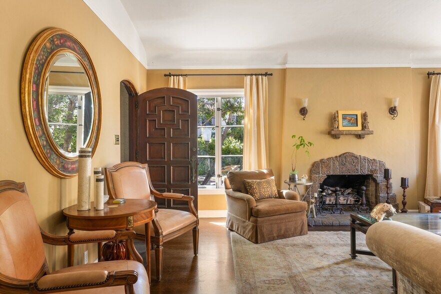 More Photos Of 366 N Sycamore Ave, Los Angeles Apartments For Sale
