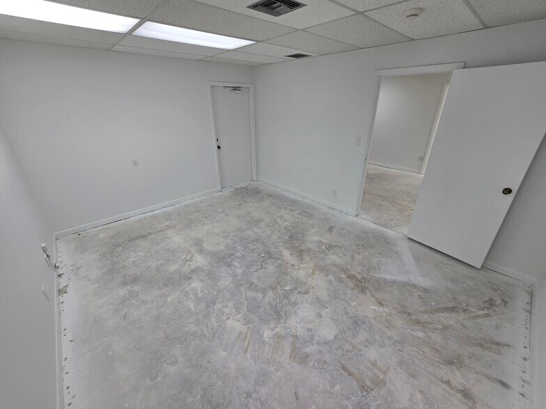 More Photos Of 7800 W Oakland Park Blvd, Sunrise Medical For Sale