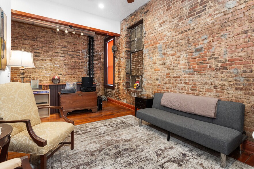 More Photos Of 1012 Noble St, Anniston Storefront Retail Office For Sale