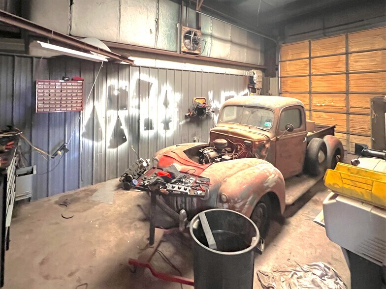 More Photos Of 209 S Country Club Rd, Anadarko Service Station For Sale