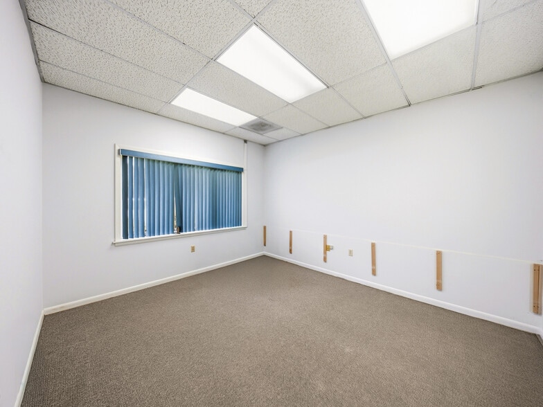 More Photos Of 675 Hendersonville Hwy, Pisgah Forest Office For Sale