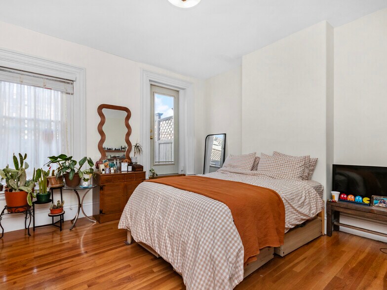 More Photos Of 43 Chestnut St, Boston Apartments For Sale