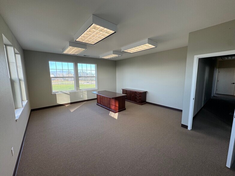 More Photos Of 2210 NE 22nd St, Lincoln City Office For Lease