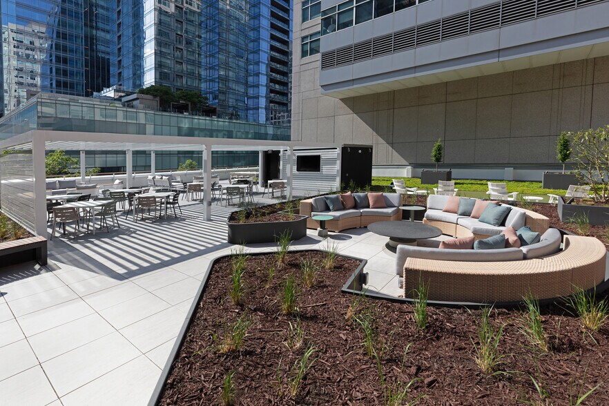 More Photos Of 1735 N Lynn St, Arlington Office For Lease