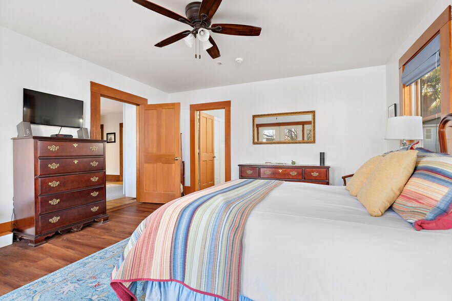 More Photos Of 704 N Main St, Coupeville Hospitality For Sale