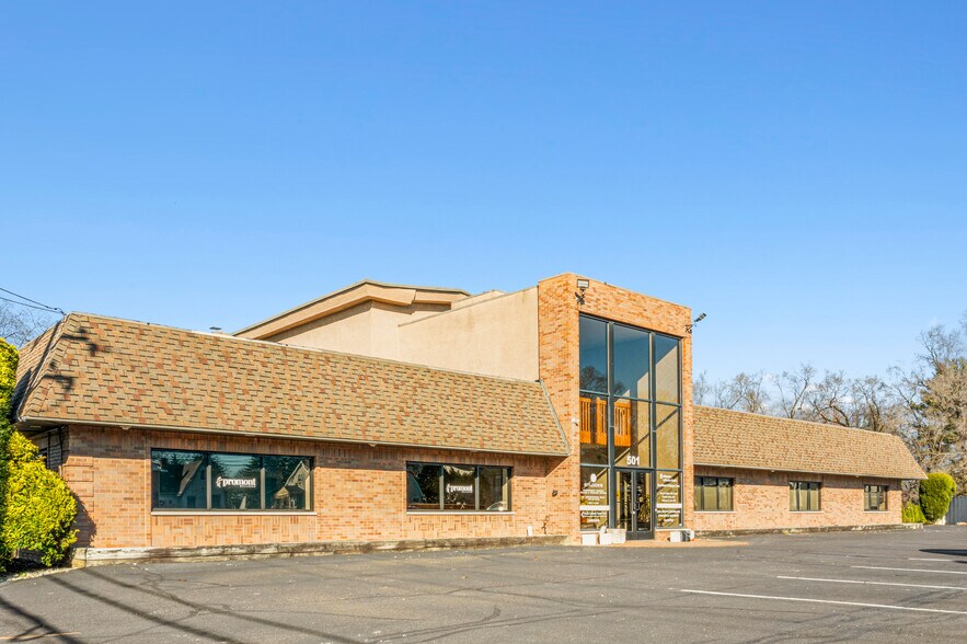 Primary Photo Of 501 Street Rd, Southampton Office For Sale