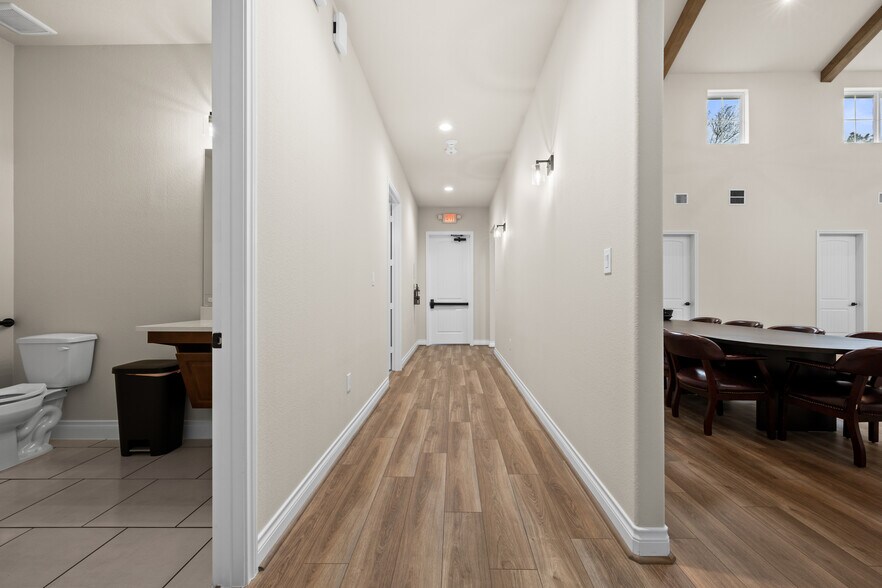 More Photos Of 19151 Oak Canyon Dr, Conroe Coworking Space