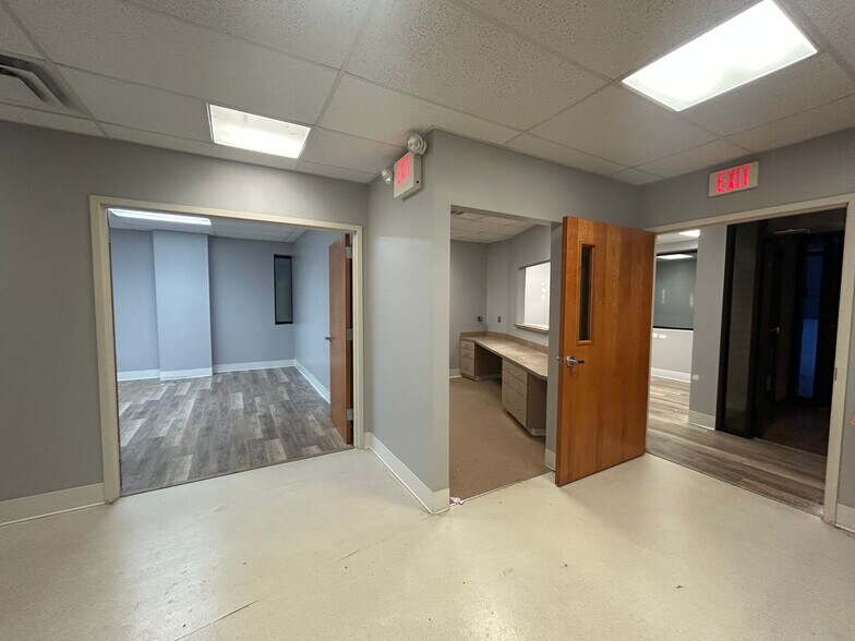 More Photos Of 19250 E Bagley Rd, Cleveland Medical For Lease