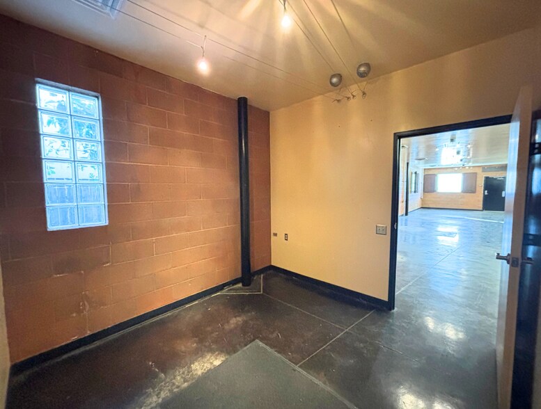 More Photos Of 3801 W Pacific Ave, Sacramento Warehouse For Lease