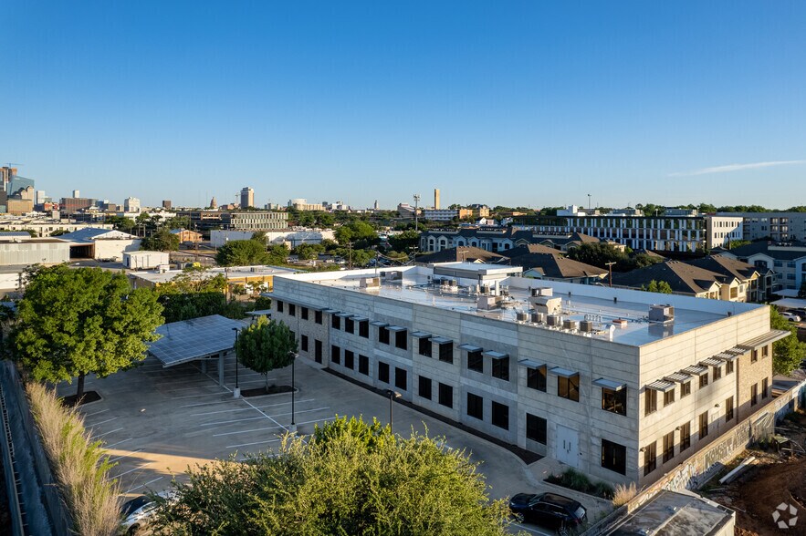 More Photos Of 2021 E 5th St, Austin Office For Lease