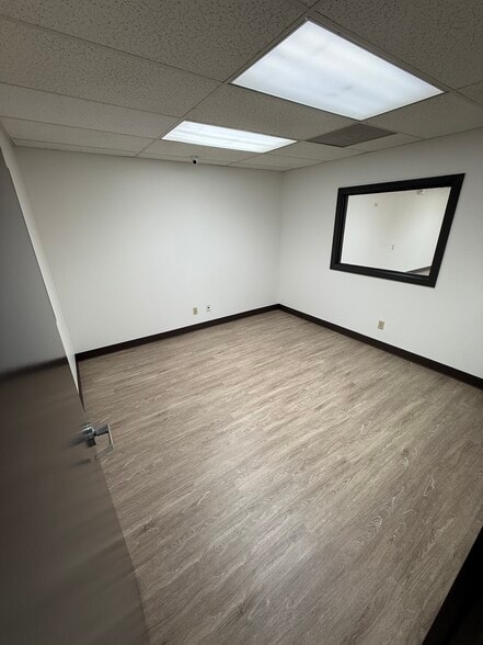 More Photos Of 7737 E 42nd Pl, Tulsa Warehouse For Lease