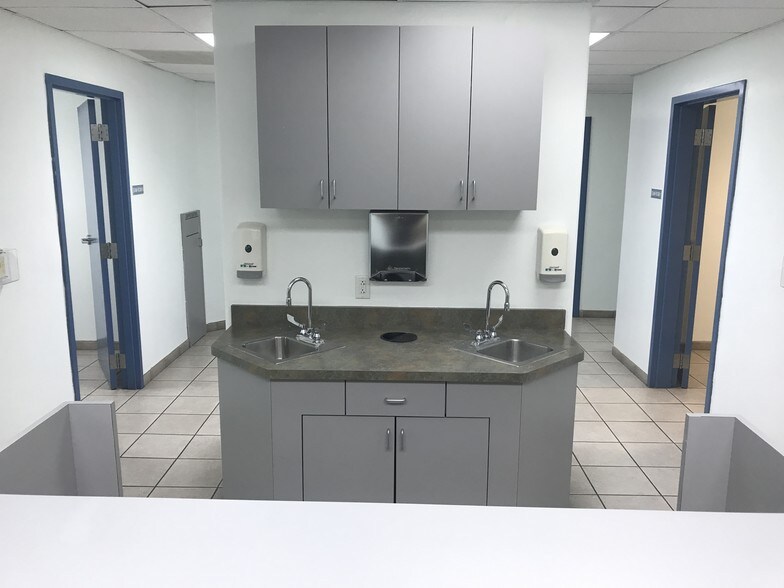 More Photos Of 1310 W St Marys Rd, Tucson Medical For Lease