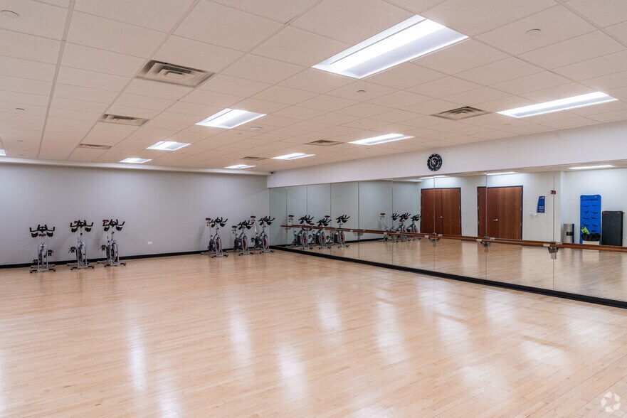 More Photos Of 1950 Innovation Way, Libertyville Office For Lease