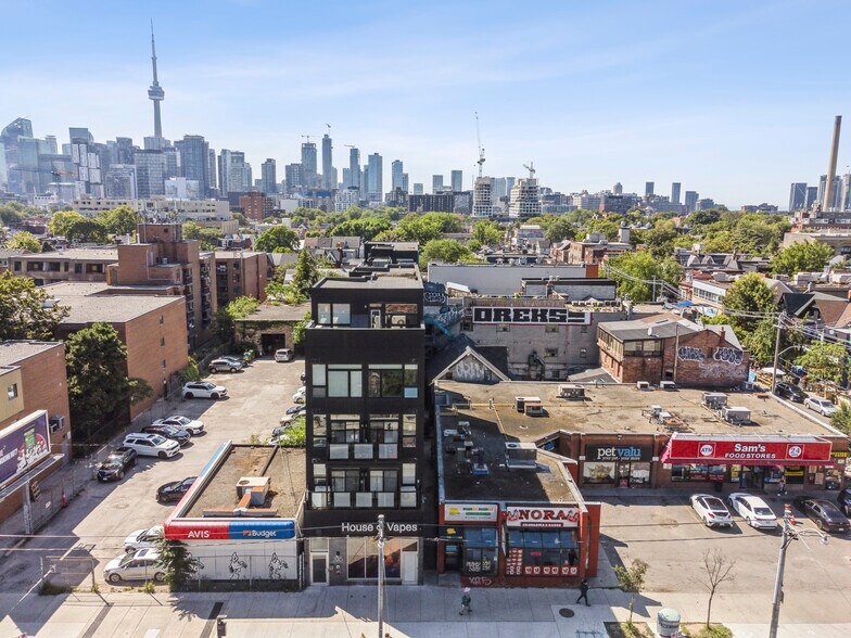 More Photos Of 335 College St, Toronto Apartments For Sale