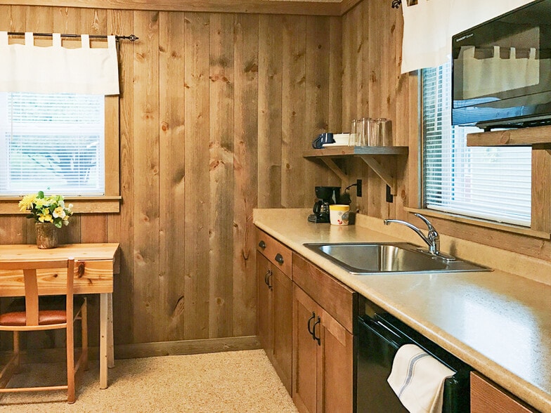 More Photos Of 11481 Main St, Honor Hotel For Sale