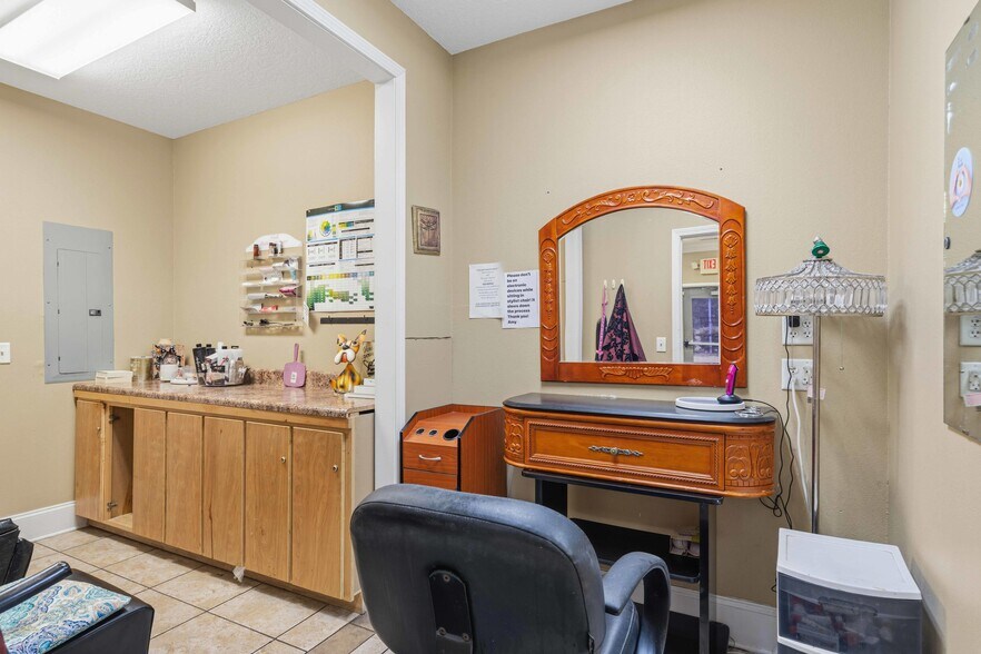 More Photos Of 537 S Ferdon Blvd, Crestview Office For Lease
