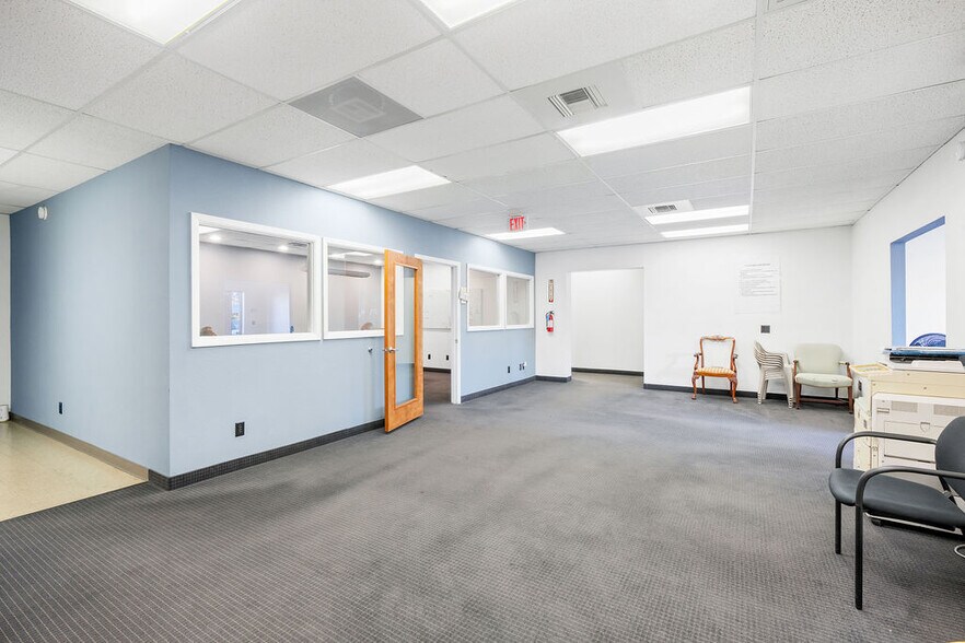 More Photos Of 9119 N 7th St, Phoenix Office For Lease