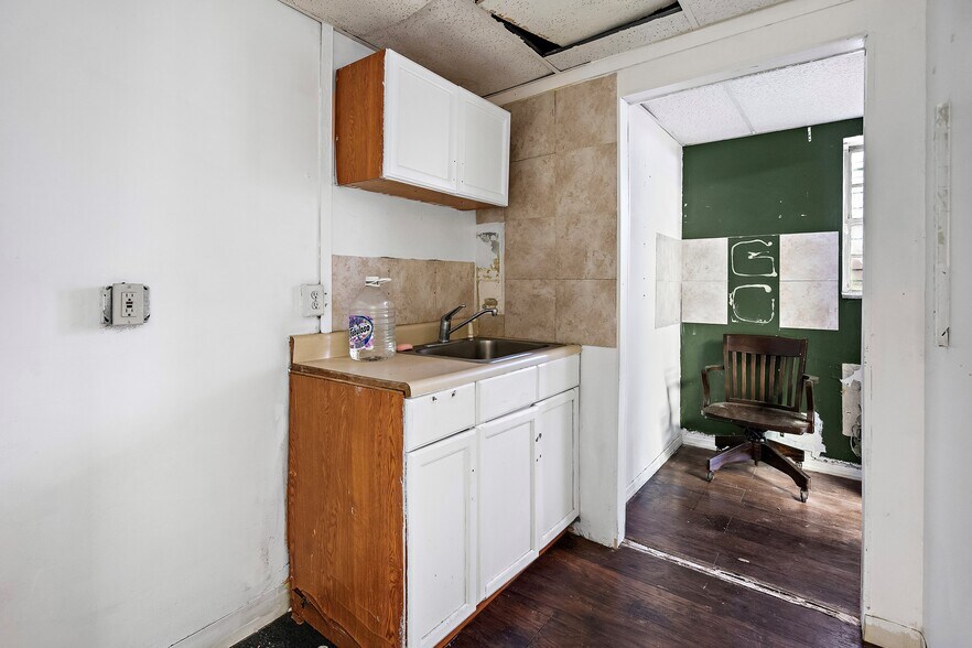 More Photos Of 14 S State St, Hackensack Office For Sale